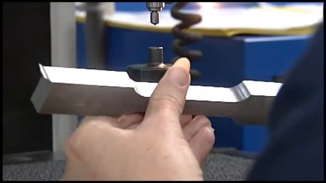 Процесс ковки алюминиевых цилиндров методом холодной экструзии. смотреть онлайн