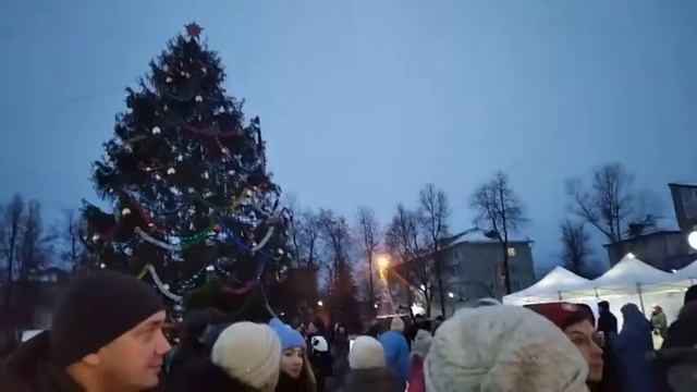 "НОВЫЙ ГОД - У ВОРОТ!" смотреть онлайн