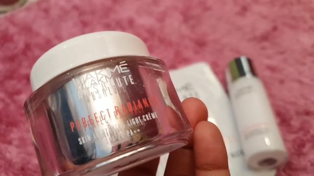 Lakme absolute perfect radiance skin lightening light cream uses | RARA | illuminating day craem | смотреть онлайн