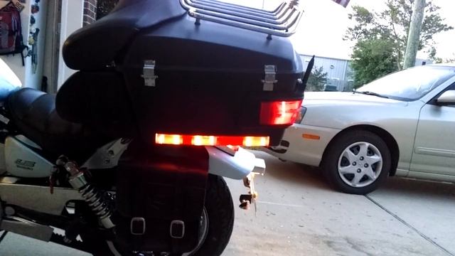 2003 Suzuki LS650 modified with Harley Davidson Ultra Tour Pack LEDs смотреть онлайн
