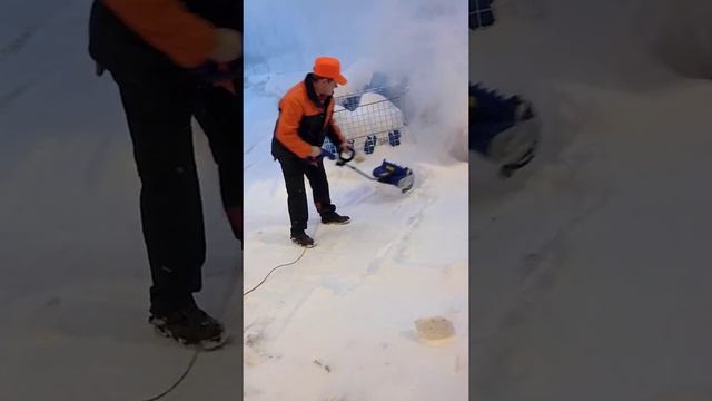 Лопата снеговая электрическая Lux смотреть онлайн