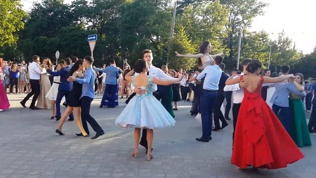 Лига выпускников 2017. Последний вальс смотреть онлайн