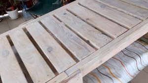 Лежак на дачу своими руками. Шезлонг проще некуда.mp4