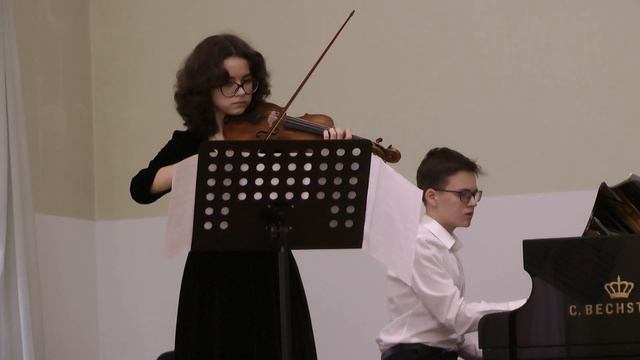 Ангелина Сайфутдинова П. Хиндемит "Соната для скрипкии фортепиано ми-бемоль мажор", 1 и 2 части смотреть онлайн