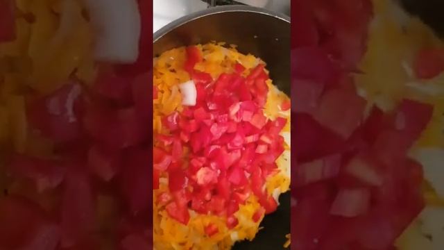 горячие перцы жарят перцы