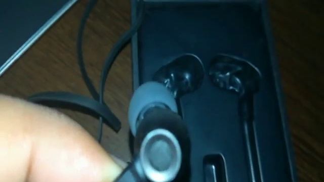 Comparison between orginal remax 610d earphone and fake one. смотреть онлайн