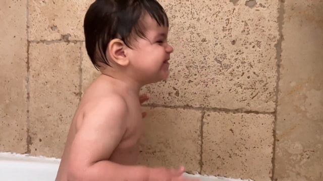 США 🇺🇸 РАСТЁТ НА ГЛАЗАХ. Ныряет в молочной ванне