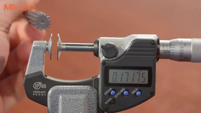 Mitutoyo Disk Micrometer Demo - Mitutoyo America