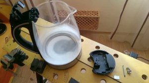 Ремонт чайника Scarlett 1227 - Сломалась петля крышки