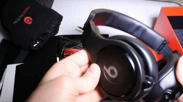 Beats by Dr.Dre Beats Pro Over-Ear Headphones Blackout close-up and review