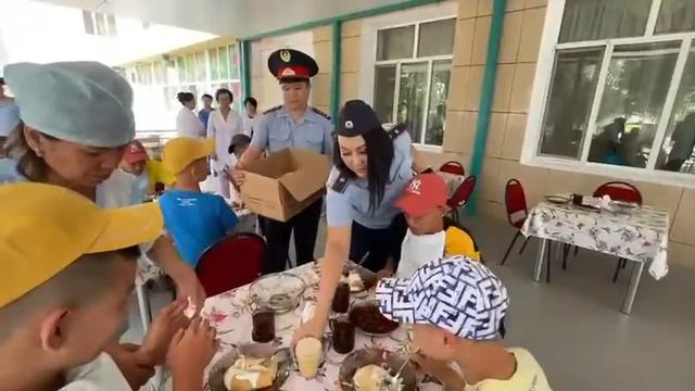 Жамбылские полицейские подарили праздник детям с ограниченными возможностями смотреть онлайн