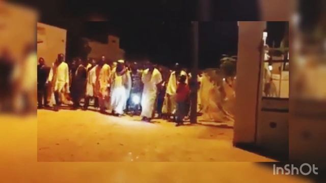 АФРИКАНСКИЕ МУСУЛЬМАНЕ | Идут на утренний намаз вместе с Имамом смотреть онлайн