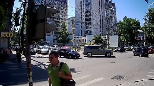 Тестовая видеозапись с IP камер XVI серии 12хх 1,3Mp улица, день смотреть онлайн