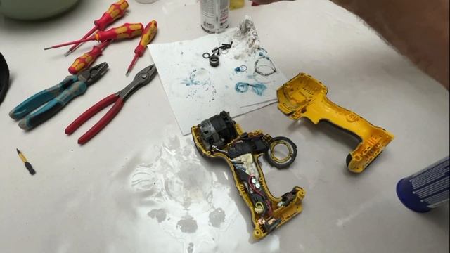 Ремонт HEX патрона импакта Dewalt DCF887 и обслуживание