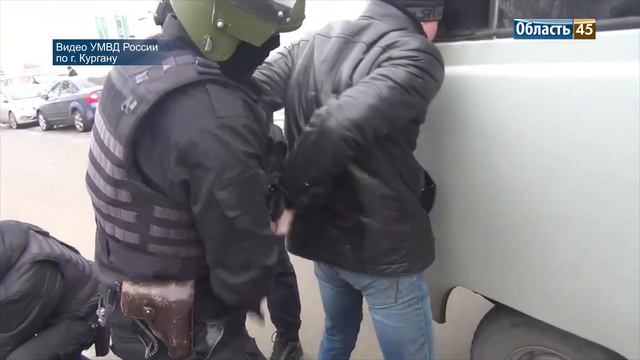 Курганец напал на букмекерскую контору и угрожал кассиру смотреть онлайн