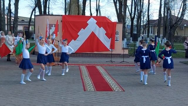 Дефиле мажореток / Марш смотреть онлайн