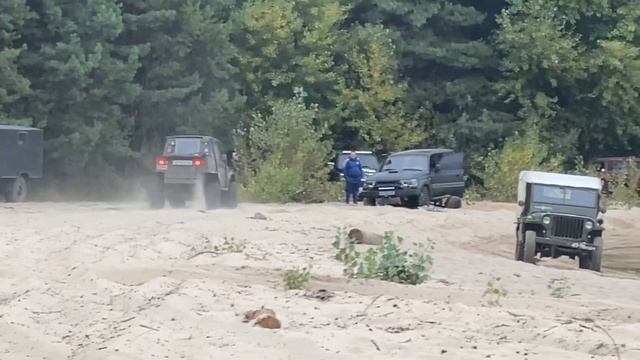 ДРАГ- РЕЙСИНГ MERCEDES GELANDEWAGEN & SUZUKI SAMURAI смотреть онлайн