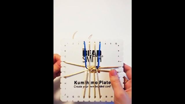 Как плести на квадратном станке Кумихимо. Плоские шнуры смотреть онлайн