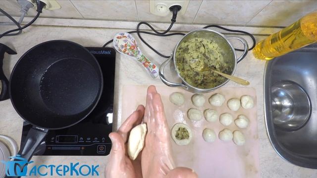 Пирожки жареные во фритюре с грибами и картофелем | Пиріжки смажені у фритюрі з грибами та картопле смотреть онлайн