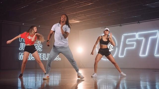 Voltei Pro Rolê - Marcynho Sensação e Grupo Menos é Mais | FitDance (Coreografia) смотреть онлайн