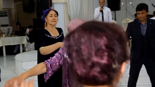 Кечаги туй 4 та келин куёвлар Красноярск Фарход акамиздан жонли ижро синфдошлар учун смотреть онлайн