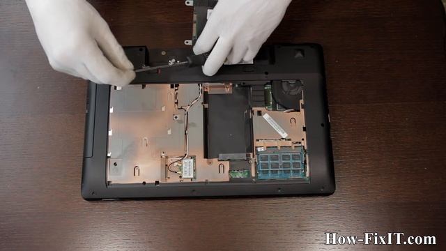 How to install SSD in Lenovo Z580, Z585 | Hard Drive replacement смотреть онлайн