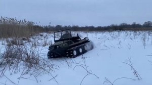 Вездеход Argo 8х8 на гусеницах в снегу