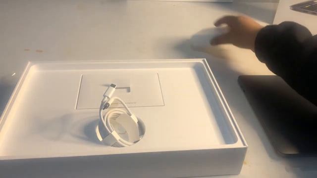 MacBook Pro 13 Inc W/touchbar 2019 Unboxing смотреть онлайн