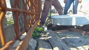 перемещение бетонной плиты без помощи крана. lever. concrete disc moving