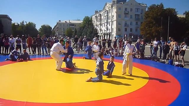 Открытая тренировка на центральной площади города Краматорска смотреть онлайн