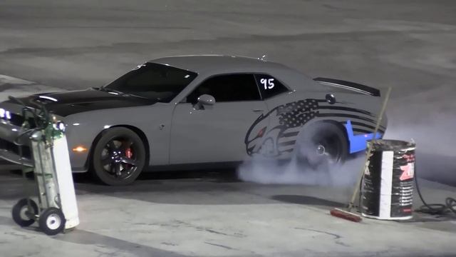 Hellcat vs Z06 Corvette - drag racing смотреть онлайн