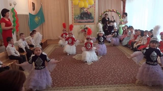 "Казахский весенний танец" смотреть онлайн
