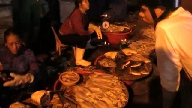 ЧинаНячанга Продуктовый рынок после захода солнца смотреть онлайн