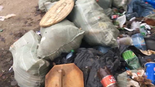 Свалка бытового мусора через дорогу от СНТ КРИН. смотреть онлайн
