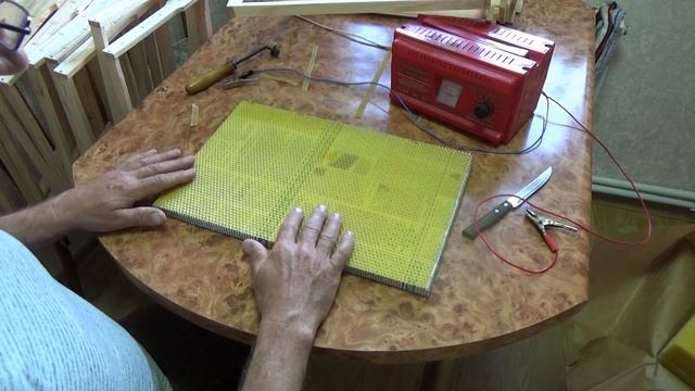 Самый простой способ наващивания рамок. Как закрепить вощину на рамки. смотреть онлайн