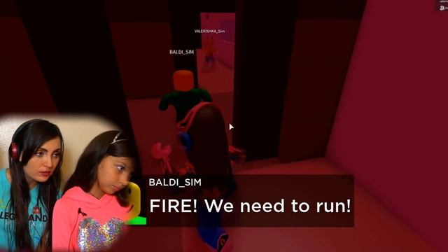 КТО то СЛЕДИТ ЗА МНОЙ СЕКРЕТ ЛАГЕРЯ Самолет 2 AIRPLANE CAMPING ROBLOX Папа МОНСТР ? Валеришка смотреть онлайн