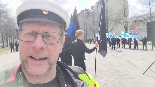 Valkoinen Vappu 2023 Hämeenpuistossa aurinkoisessa ilmassa Eurovaaliehdokkaanne Seppo Lehto +9 aste смотреть онлайн