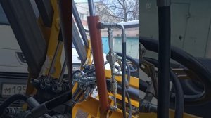 Плавная скорость опускания подъёмной стрелы минипогрузчика