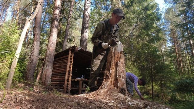 Нашли речку в лесу, делаем первую куксу из дерева... смотреть онлайн