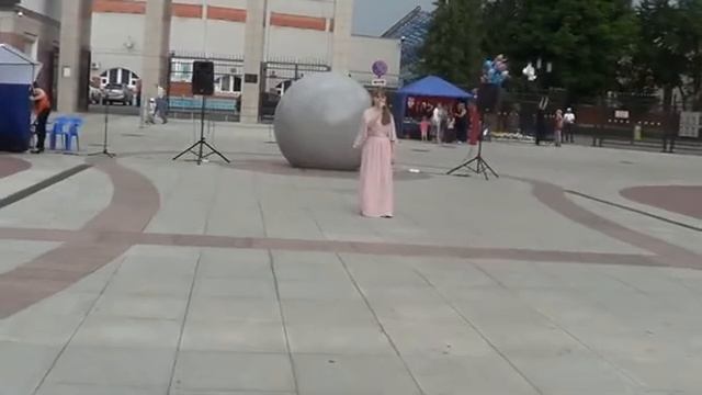 Отворите окна (выступление в Брянске) Маня Дэлис смотреть онлайн