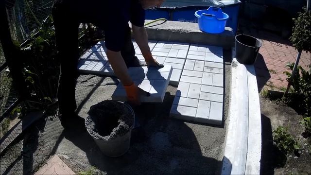 Укладывание тротуарной плитки на придомовой территории загородного дома смотреть онлайн