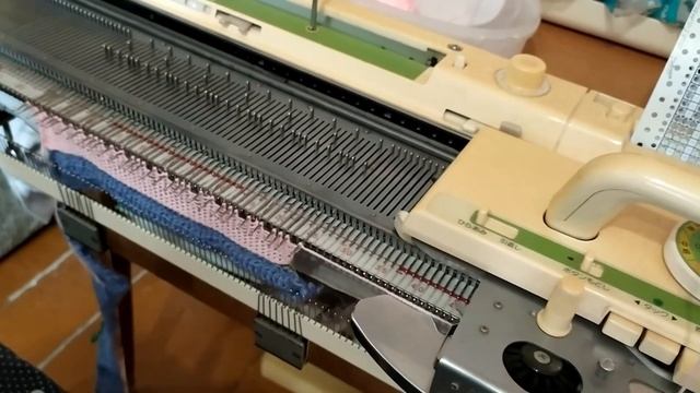 ПЕРФОКАРТА И ОБРАЗЕЦ НОВОГО УЗОРА. ВЯЗАНИЕ НА МАШИНЕ БРАЗЕР. смотреть онлайн