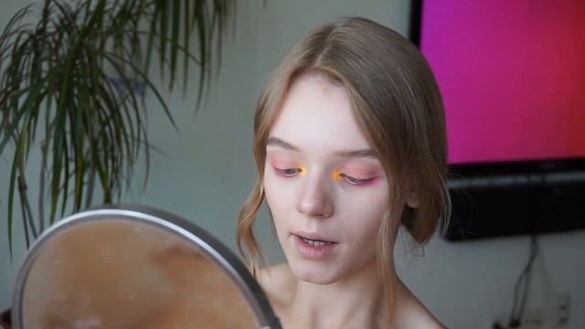 Делаю Неоновый макияж HelloKitty и снимаю TikTok | Lamel NEON смотреть онлайн