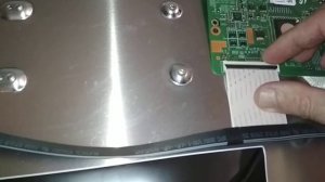 Ремонт телевизора. Соединение шлейфа