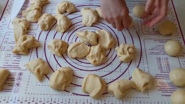 Булочки с варёным сгущёным молоком. Мягкие как пух! смотреть онлайн
