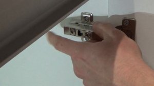 Регулировка петель на дверках кухоннгого горнитура.