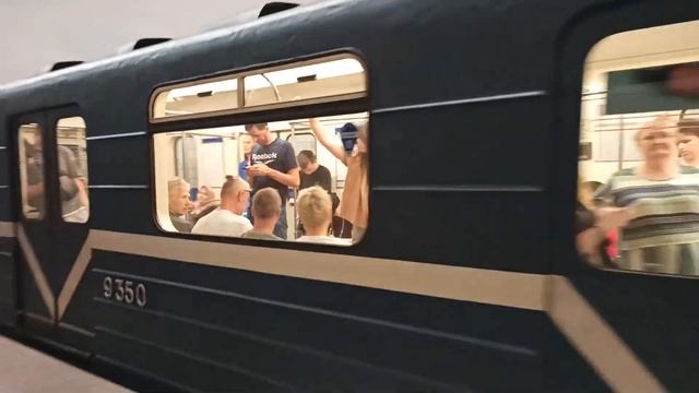 Вагон №9350 ММЗ в составе 81-717/714, отправление со станции Московские ворота смотреть онлайн