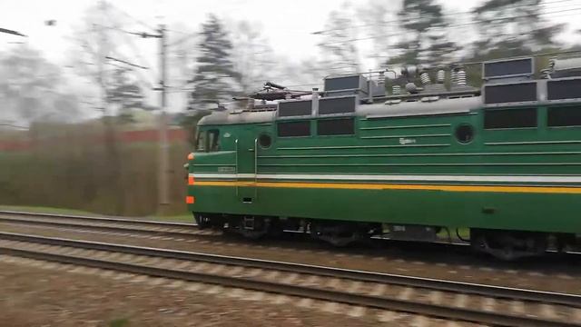 Белорусский Томас едет по железной дороге и сигналит смотреть онлайн
