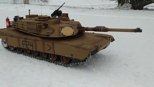 Танк на Радиоуправлении: Тест по Снегу с Полной Загрузкой смотреть онлайн