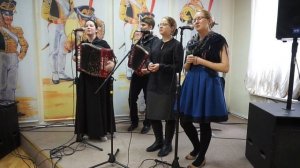 В этой деревне огни не погашены